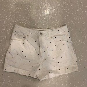 HIGH WAISTED WHITE SHORTS!!!